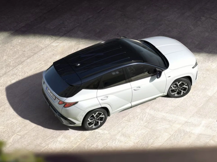 Hyundai TUCSON N Line Błyszczące czarne obramowania szyb